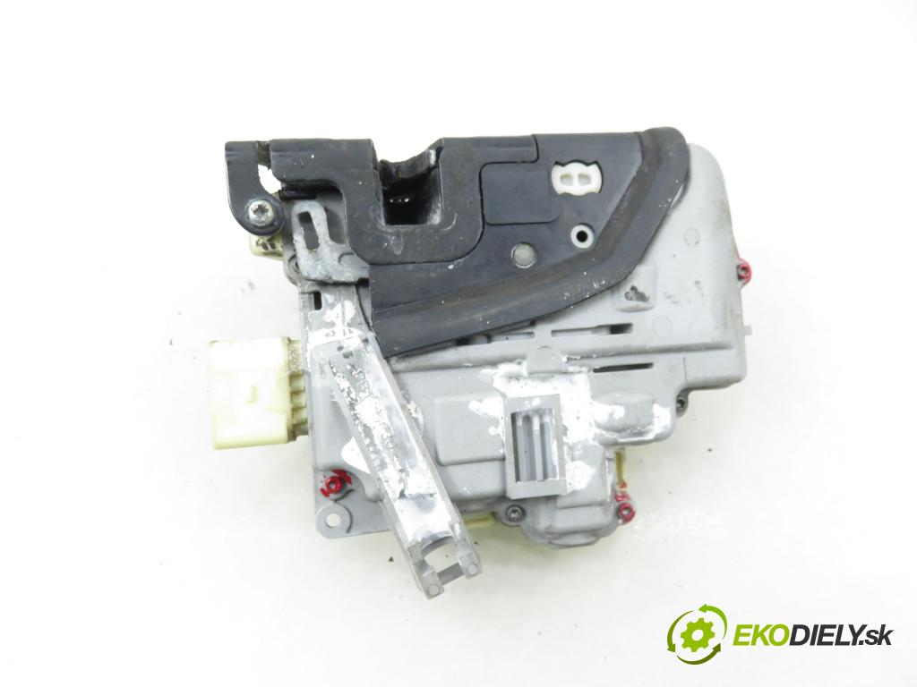 VW PASSAT B6 Variant (3C5) KOMBI 2006 103,00 2.0 TDI 16V - BKP 1968,00 zámok 3C1837015A