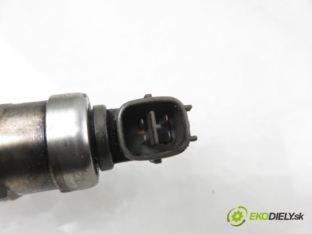 TOYOTA AVENSIS VERSO (_M2_) MINIVAN 2003 85,00 2.0 D (CLM20_) - 1CD-FTV 1995,00 vstřikovač 2367027030 (Vstřikovač paliva)