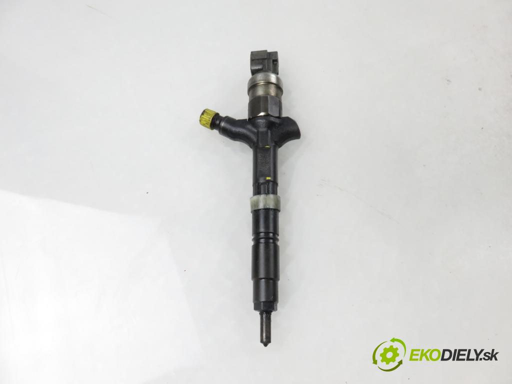 TOYOTA AVENSIS VERSO (_M2_) MINIVAN 2003 85,00 2.0 D (CLM20_) - 1CD-FTV 1995,00 vstrekovač 2367027030 (Vstrekovač paliva)