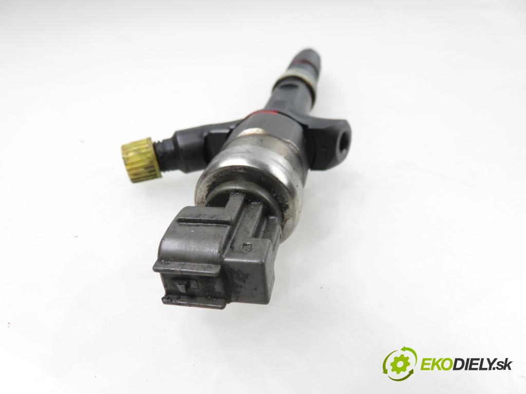 TOYOTA AVENSIS VERSO (_M2_) MINIVAN 2003 85,00 2.0 D (CLM20_) - 1CD-FTV 1995,00 vstřikovač 2367027030 (Vstřikovač paliva)