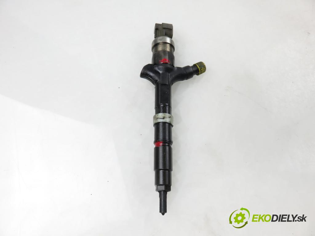 TOYOTA AVENSIS VERSO (_M2_) MINIVAN 2003 85,00 2.0 D (CLM20_) - 1CD-FTV 1995,00 vstrekovač 2367027030 (Vstrekovač paliva)