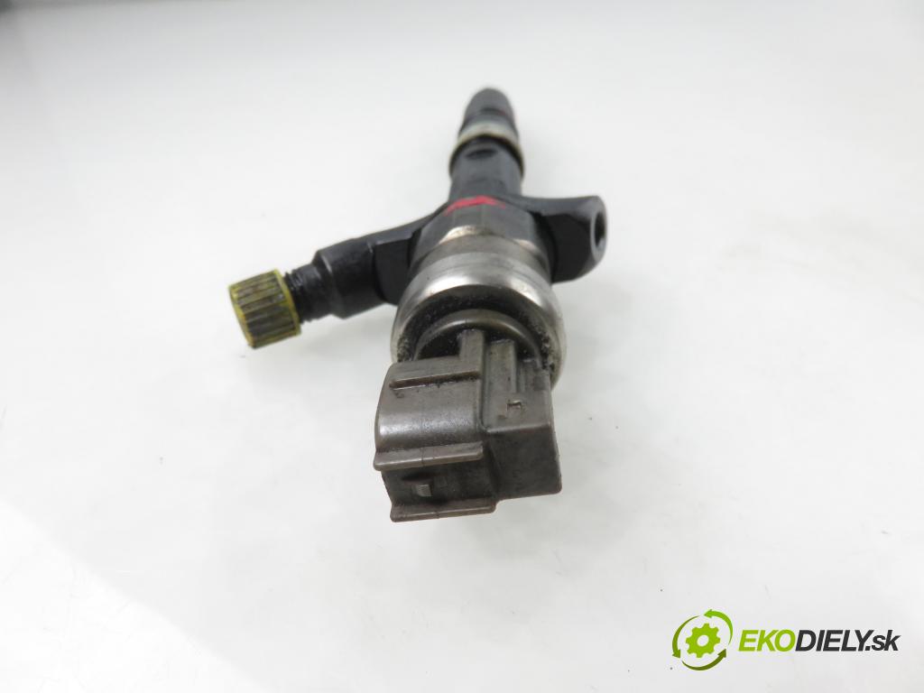 TOYOTA AVENSIS VERSO (_M2_) MINIVAN 2003 85,00 2.0 D (CLM20_) - 1CD-FTV 1995,00 vstřikovač 2367027030 (Vstřikovač paliva)