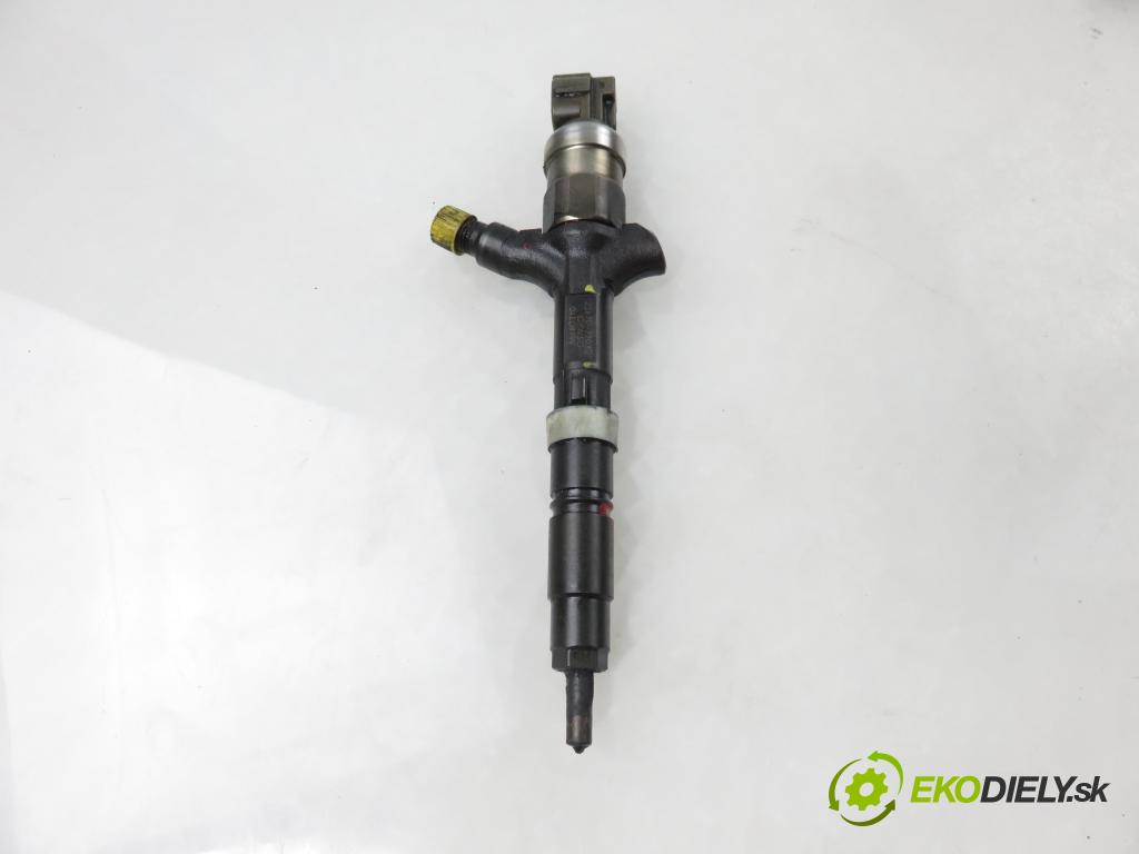 TOYOTA AVENSIS VERSO (_M2_) MINIVAN 2003 85,00 2.0 D (CLM20_) - 1CD-FTV 1995,00 vstrekovač 2367027030 (Vstrekovač paliva)