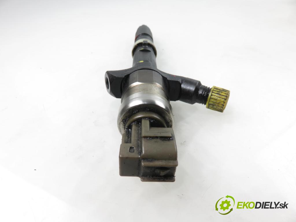 TOYOTA AVENSIS VERSO (_M2_) MINIVAN 2003 85,00 2.0 D (CLM20_) - 1CD-FTV 1995,00 vstřikovač 2367027030 (Vstřikovač paliva)
