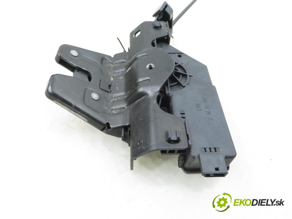 BMW 5 (E60) SEDAN 2005 0,00 530 d - M57 D30 (306D2) 2993,00 zámok dverí kufor EL. 8196401