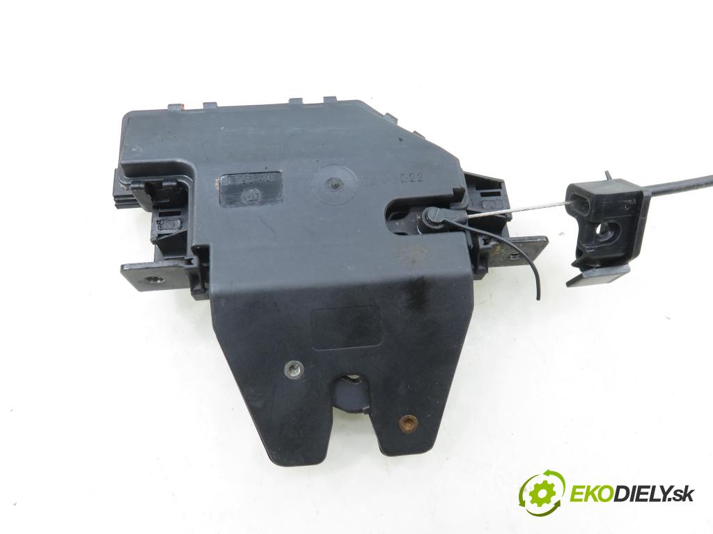 BMW 5 (E60) SEDAN 2005 0,00 530 d - M57 D30 (306D2) 2993,00 zámok dverí kufor EL. 8196401