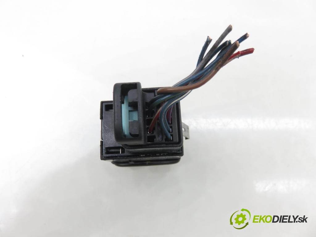 VW PASSAT B6 Variant (3C5) KOMBI 2006 103,00 2.0 TDI 16V - BKP 1968,00 vypínač brzdy MANUÁLNY: 3C0927225C