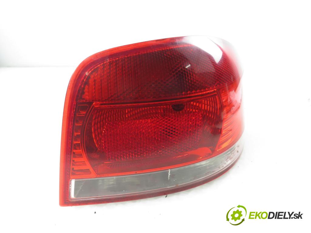 AUDI A3 (8P1) HB 2003 77,00 1.9 TDI PD 105 - BKC 1896,00 světlo pravé zadní 8P0945096A