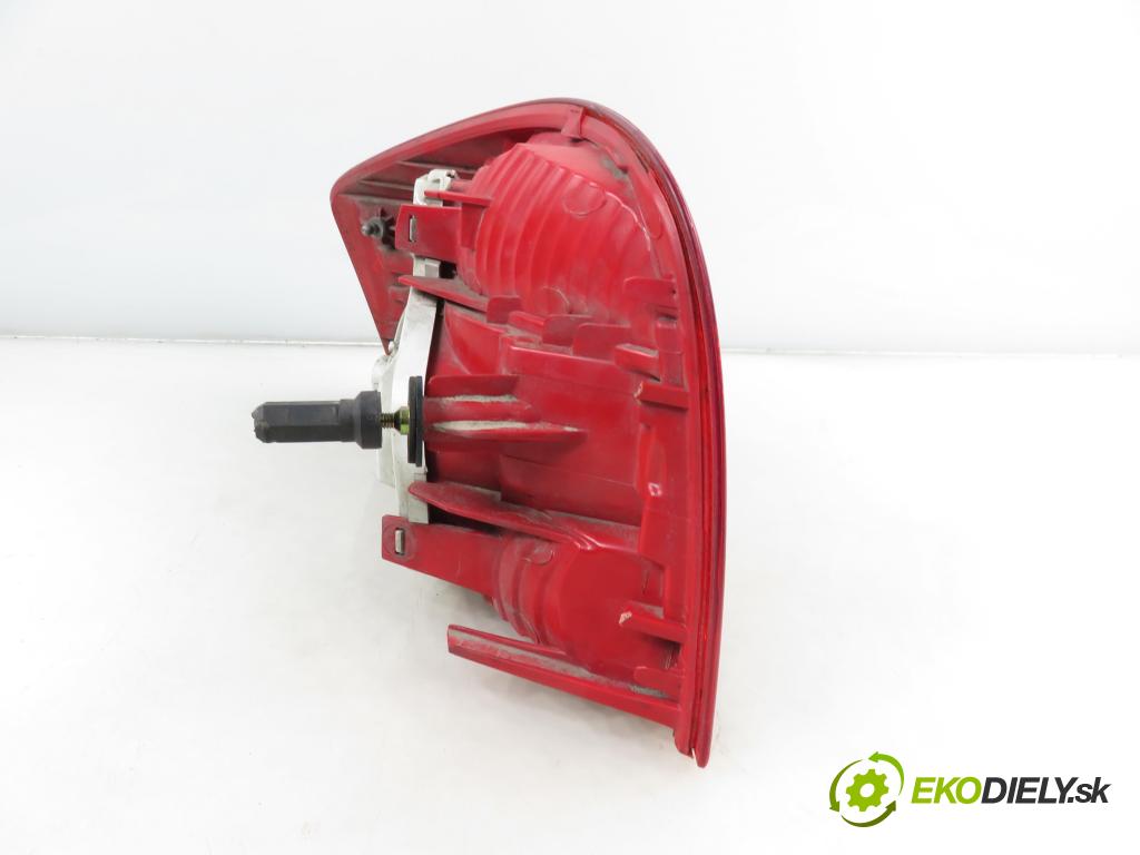 AUDI A3 (8P1) HB 2003 77,00 1.9 TDI PD 105 - BKC 1896,00 světlo pravé zadní 8P0945096A