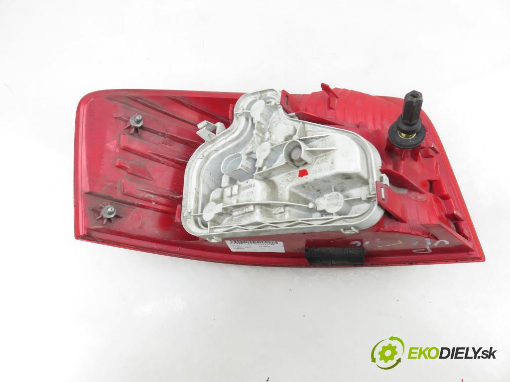 AUDI A3 (8P1) HB 2003 77,00 1.9 TDI PD 105 - BKC 1896,00 světlo pravé zadní 8P0945096A