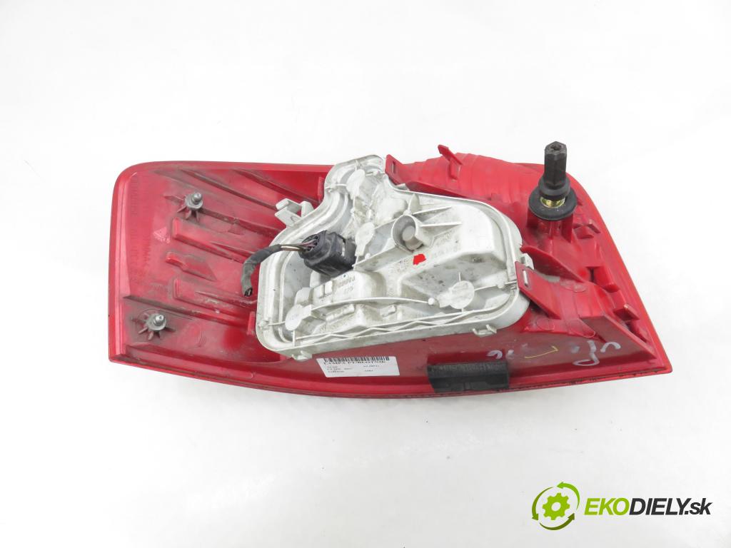 AUDI A3 (8P1) HB 2003 77,00 1.9 TDI PD 105 - BKC 1896,00 světlo pravé zadní 8P0945096A