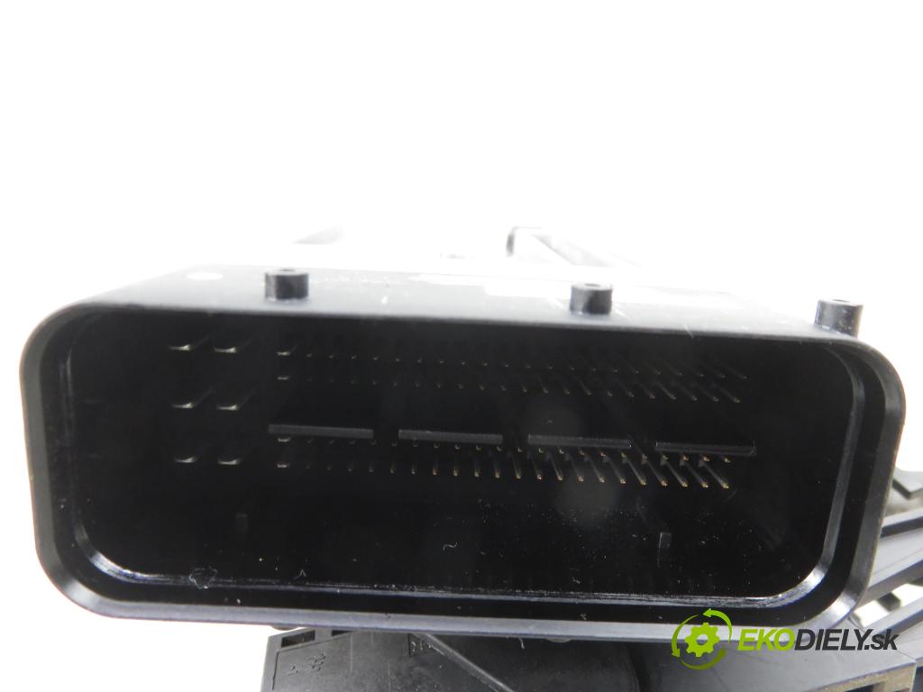 HYUNDAI i40 CW (VF) KOMBI 2012 100,00 1.7 CRDi 136 - D4FD 1685,00 Riadiaca jednotka prevodovky 954403BAB0