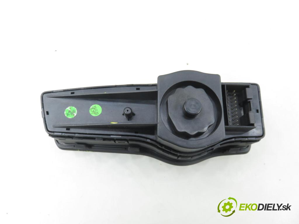 HYUNDAI i40 CW (VF) KOMBI 2012 100,00 1.7 CRDi 136 - D4FD 1685,00 přepínač světla 933003Z050