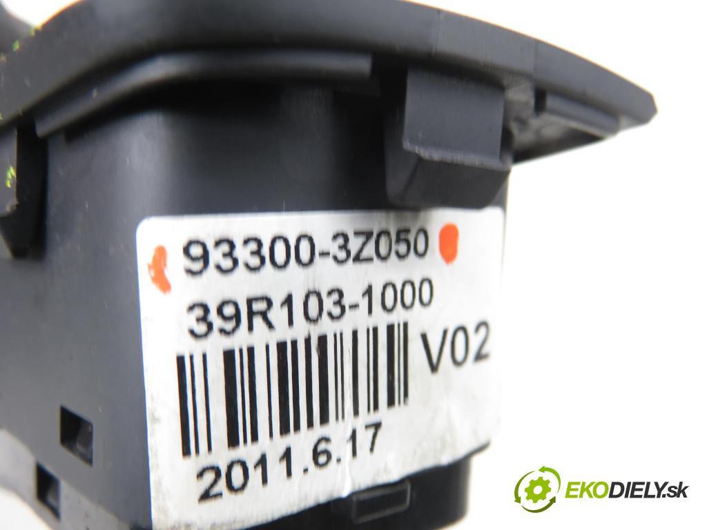 HYUNDAI i40 CW (VF) KOMBI 2012 100,00 1.7 CRDi 136 - D4FD 1685,00 přepínač světla 933003Z050