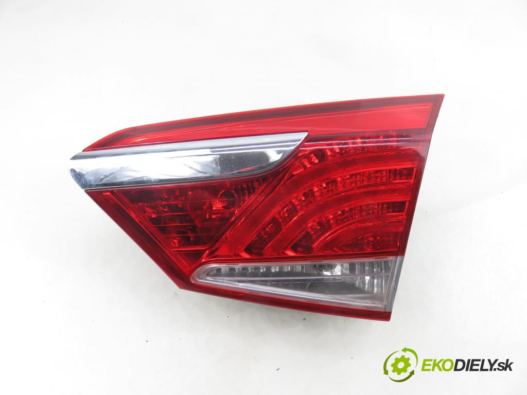 HYUNDAI i40 CW (VF) KOMBI 2012 100,00 1.7 CRDi 136 - D4FD 1685,00 Svetlo pravé zadné kufor 924043Z000