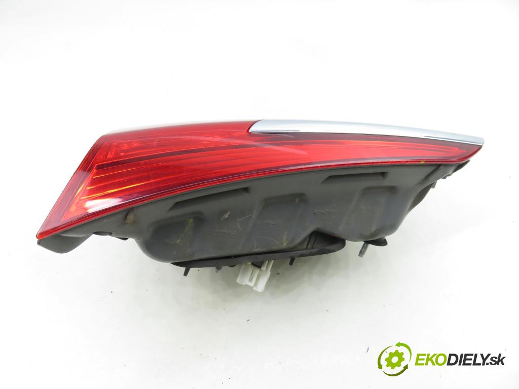 HYUNDAI i40 CW (VF) KOMBI 2012 100,00 1.7 CRDi 136 - D4FD 1685,00 světlo pravé zadní kufr 924043Z000