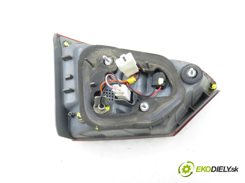 HYUNDAI i40 CW (VF) KOMBI 2012 100,00 1.7 CRDi 136 - D4FD 1685,00 světlo pravé zadní kufr 924043Z000