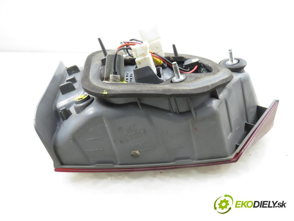 HYUNDAI i40 CW (VF) KOMBI 2012 100,00 1.7 CRDi 136 - D4FD 1685,00 světlo pravé zadní kufr 924043Z000