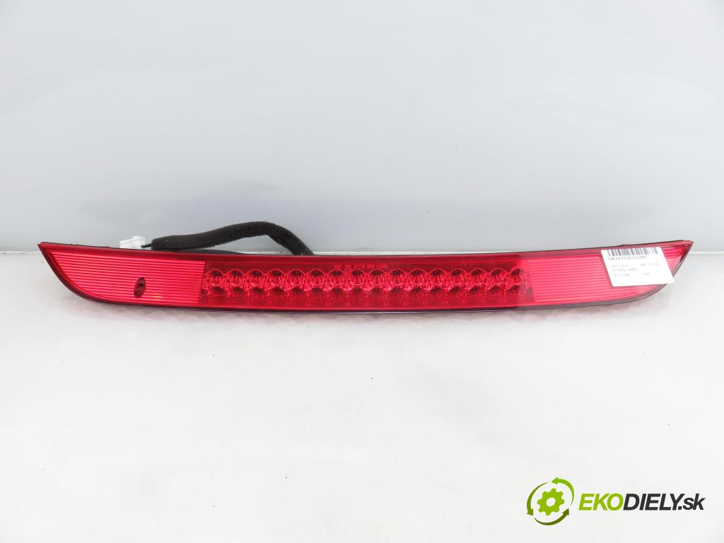 HYUNDAI i40 CW (VF) KOMBI 2012 100,00 1.7 CRDi 136 - D4FD 1685,00 svetlo bŕzd 927003Z000