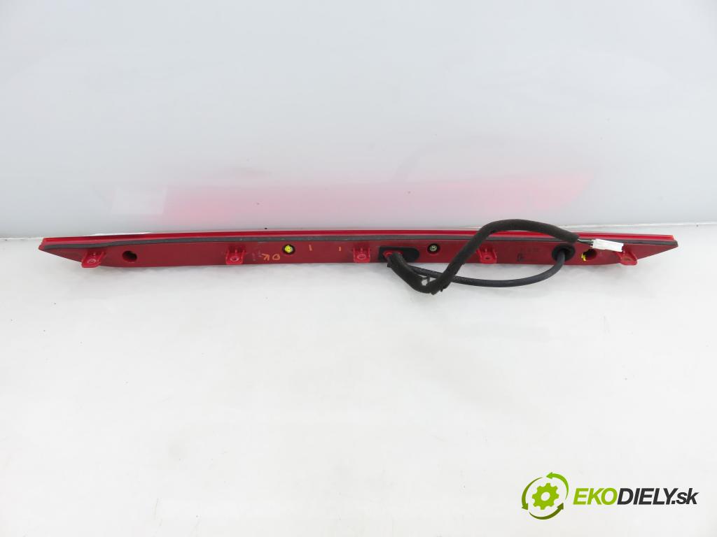 HYUNDAI i40 CW (VF) KOMBI 2012 100,00 1.7 CRDi 136 - D4FD 1685,00 svetlo bŕzd 927003Z000