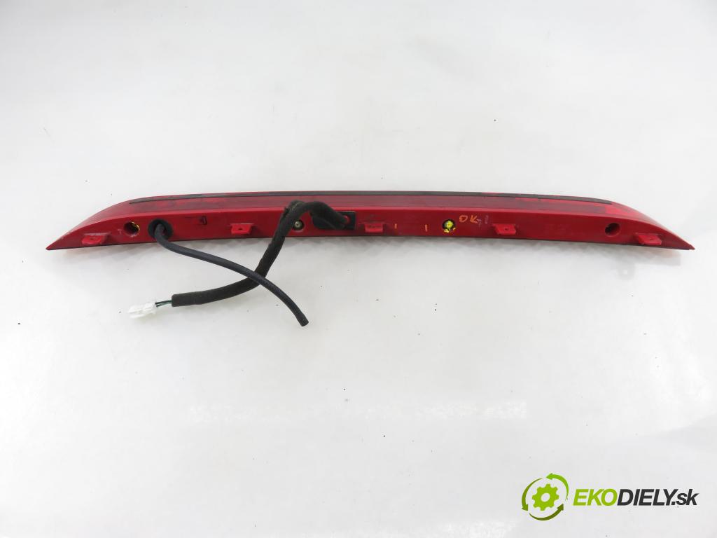 HYUNDAI i40 CW (VF) KOMBI 2012 100,00 1.7 CRDi 136 - D4FD 1685,00 svetlo bŕzd 927003Z000