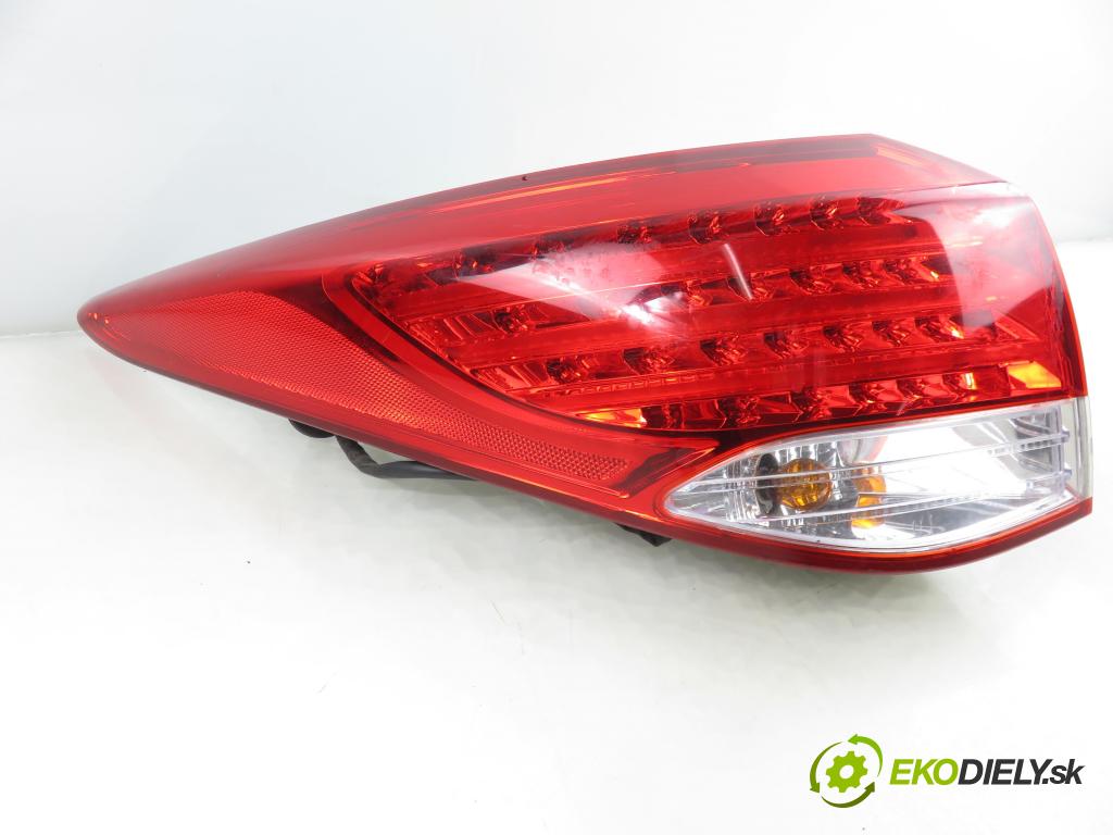 HYUNDAI i40 CW (VF) KOMBI 2012 100,00 1.7 CRDi 136 - D4FD 1685,00 světlo levé zadní 924013Z000