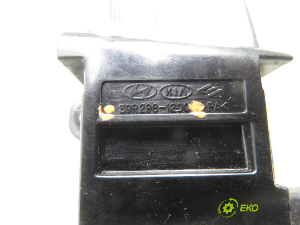 HYUNDAI i40 CW (VF) 2 KUSY: KOCKA: 2 PIN 2 PIN farba strieborná farba