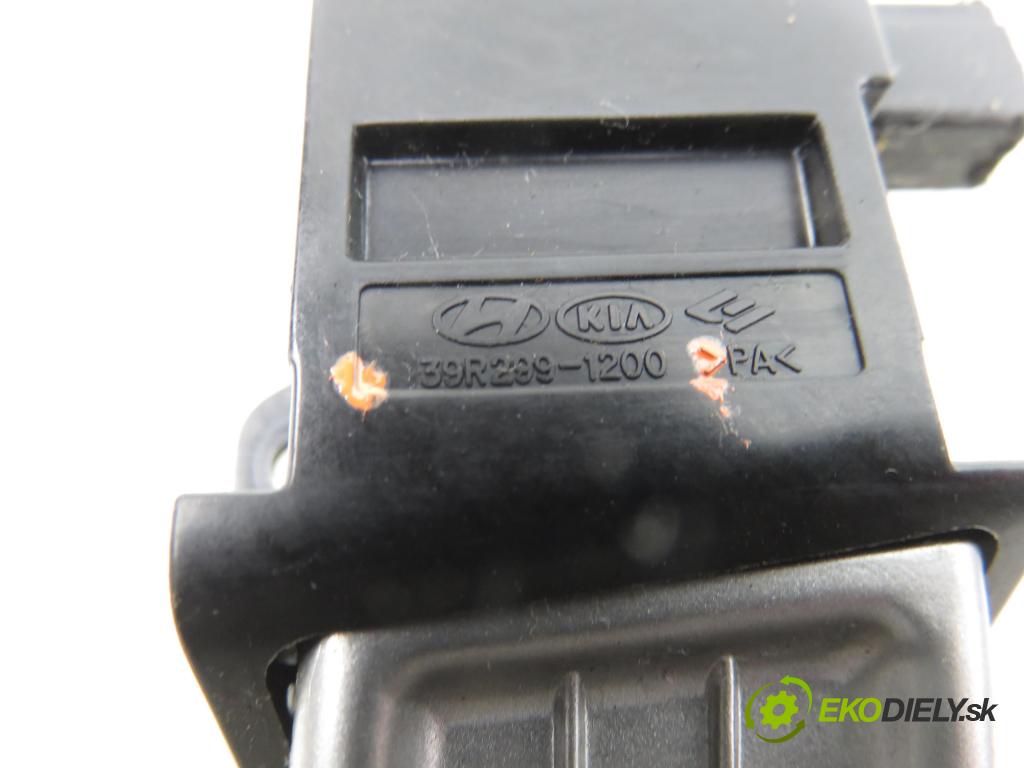 HYUNDAI i40 CW (VF) 2 KUSY: KOCKA: 2 PIN 2 PIN farba strieborná farba