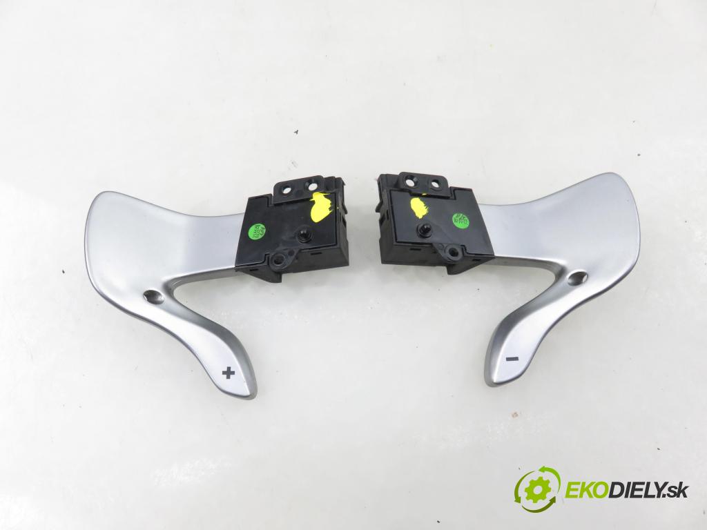 HYUNDAI i40 CW (VF) 2 KUSY: KOCKA: 2 PIN 2 PIN farba strieborná farba