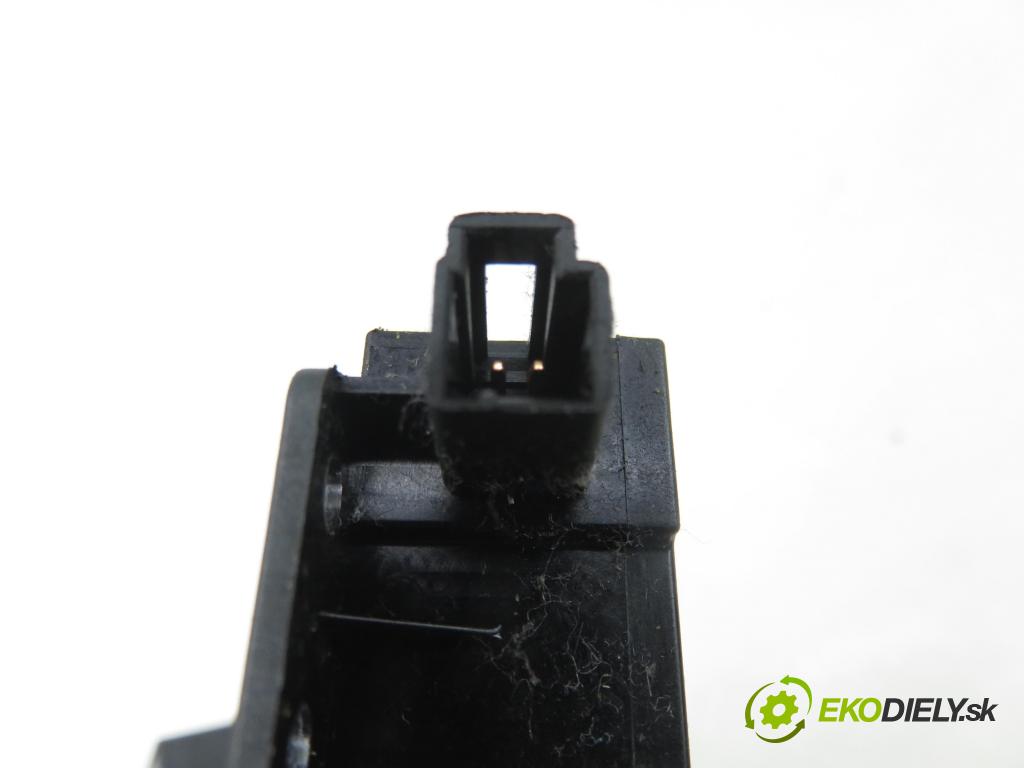 HYUNDAI i40 CW (VF) 2 KUSY: KOCKA: 2 PIN 2 PIN farba strieborná farba