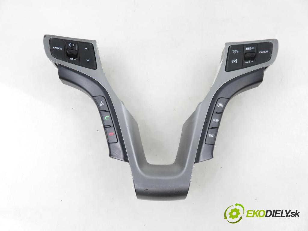 HYUNDAI i40 CW (VF) KOMBI 2012 100,00 1.7 CRDi 136 - D4FD 1685,00 Ovládač rádia 967903Z130RY