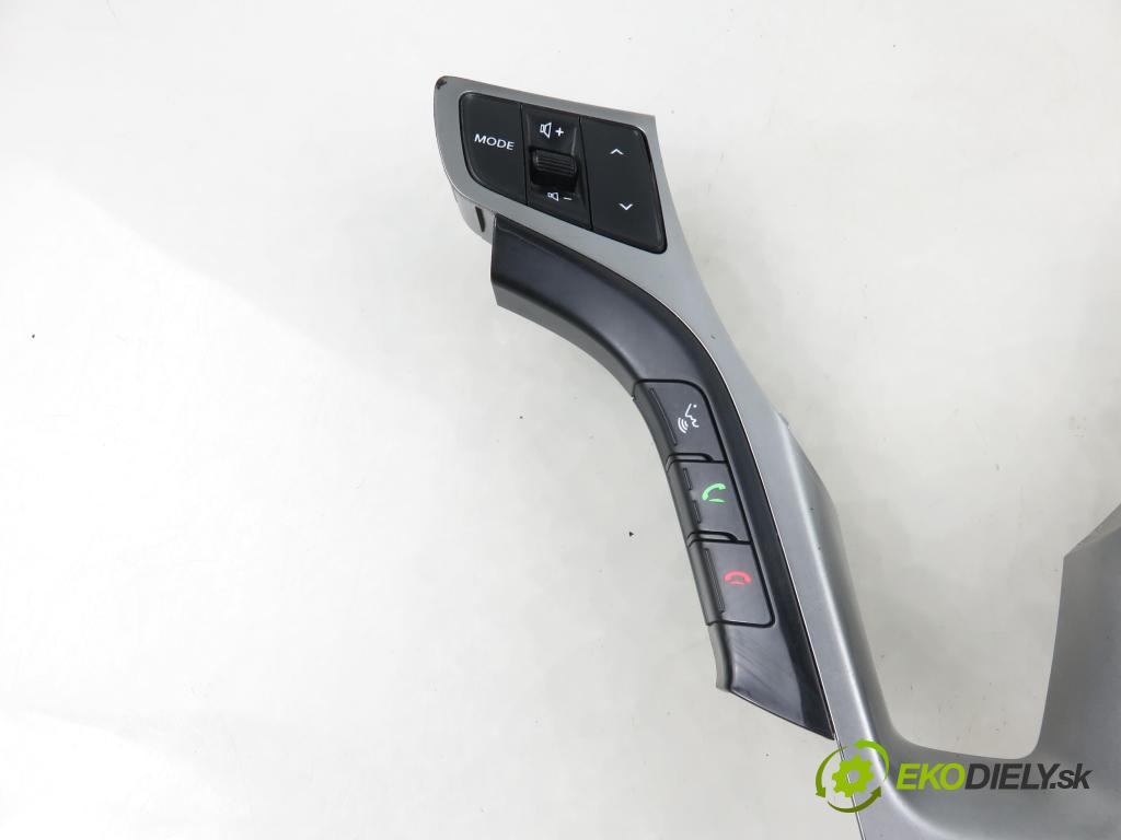 HYUNDAI i40 CW (VF) KOMBI 2012 100,00 1.7 CRDi 136 - D4FD 1685,00 Ovládač rádia 967903Z130RY