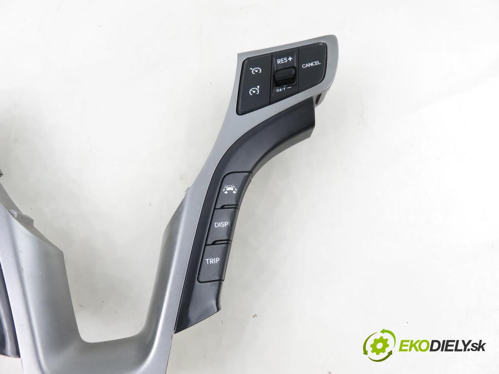 HYUNDAI i40 CW (VF) KOMBI 2012 100,00 1.7 CRDi 136 - D4FD 1685,00 Ovládač rádia 967903Z130RY