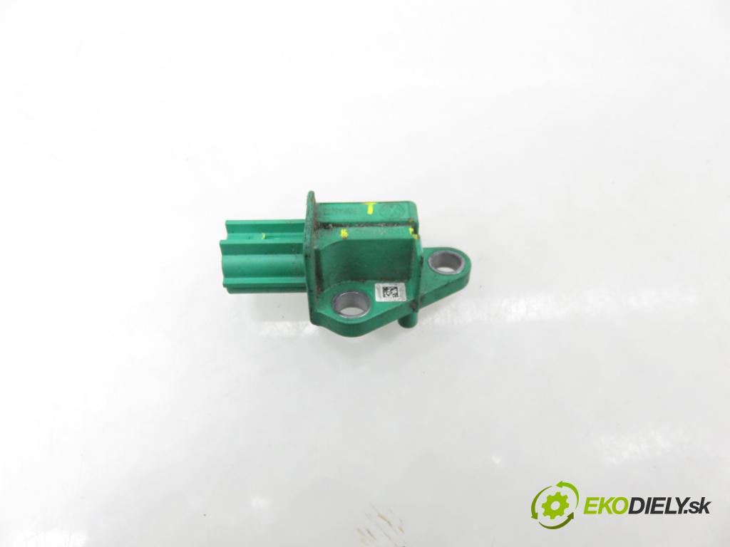 VW GOLF V (1K1) HB 2005 77,00 1.9 TDI - BXE 1896,00 Snímač nárazu 1K0909606 ; 5WK43273 (Snímač nárazu)