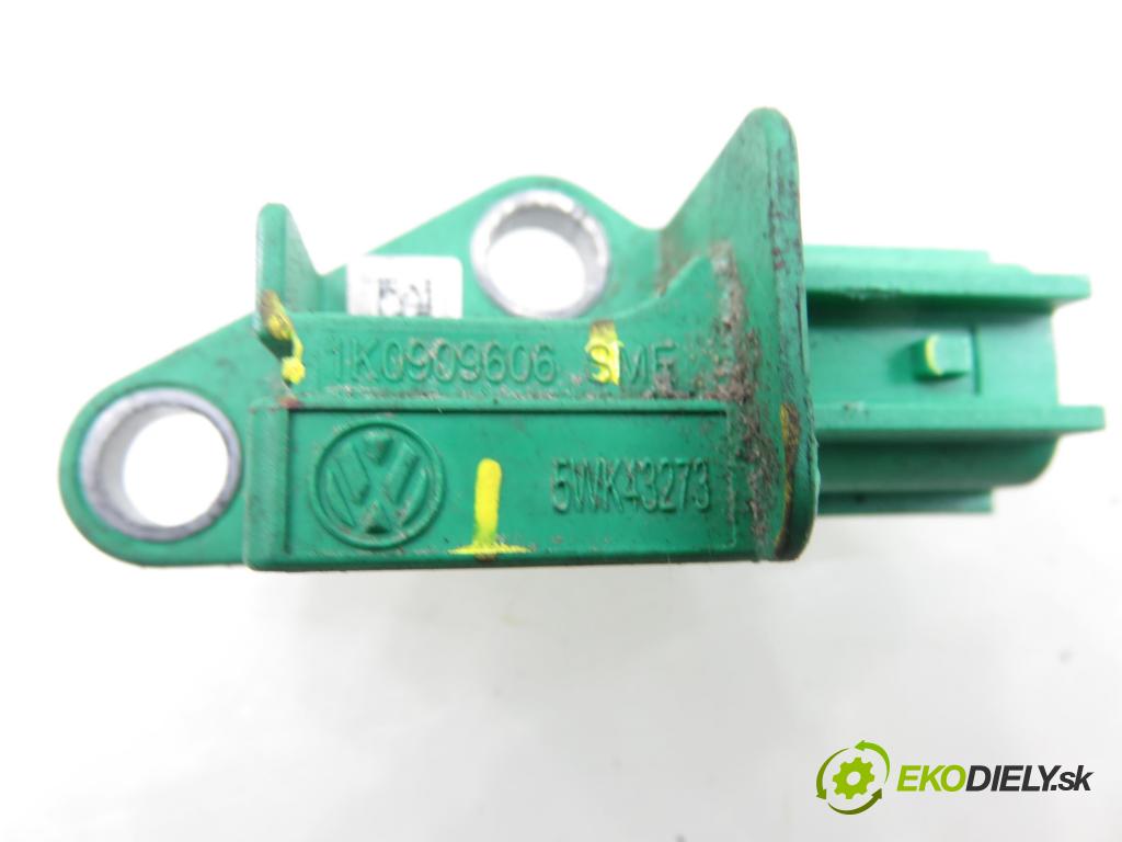 VW GOLF V (1K1) HB 2005 77,00 1.9 TDI - BXE 1896,00 Snímač nárazu 1K0909606 ; 5WK43273 (Snímač nárazu)