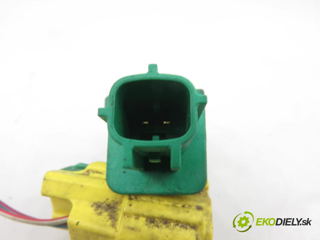 VW GOLF V (1K1) HB 2005 77,00 1.9 TDI - BXE 1896,00 Snímač nárazu 1K0909606 ; 5WK43273 (Snímač nárazu)