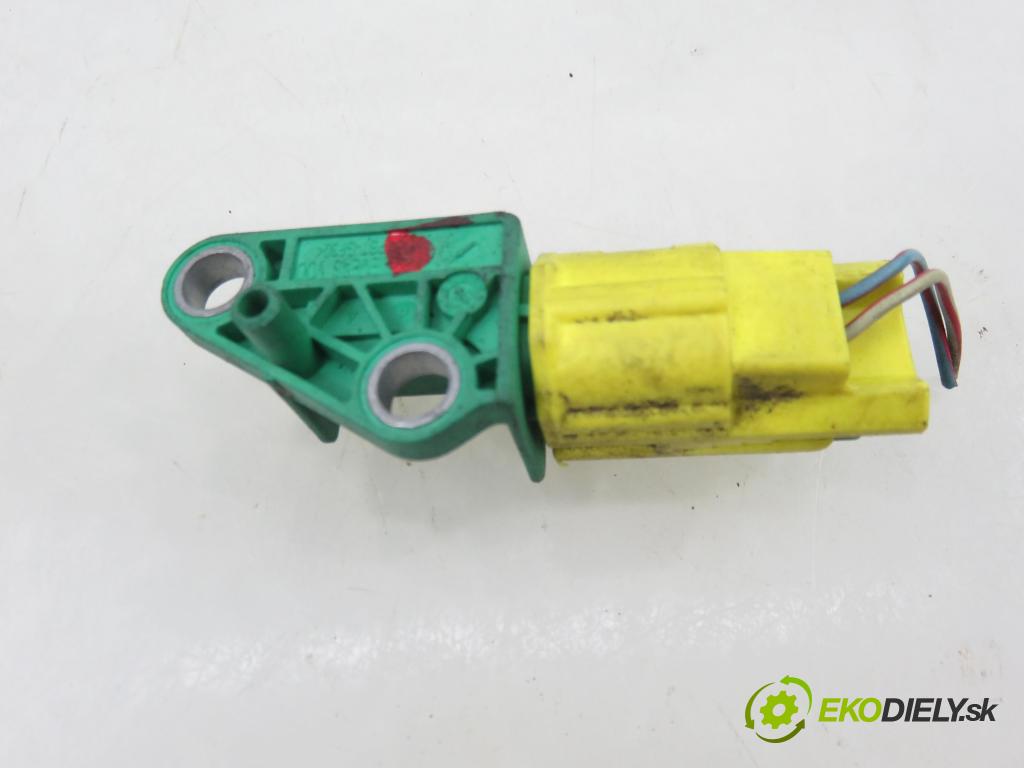 VW GOLF V (1K1) HB 2005 77,00 1.9 TDI - BXE 1896,00 Snímač nárazu 1K0909606 ; 5WK43273 (Snímač nárazu)