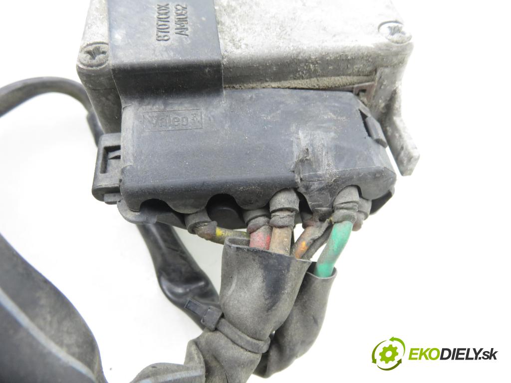 AUDI A4 (8E2, B6) SEDAN 2002 96,00 1.9 TDI - AWX 1896,00 ventilátor chladič PODNEBÍ / VODA 8E0959801F