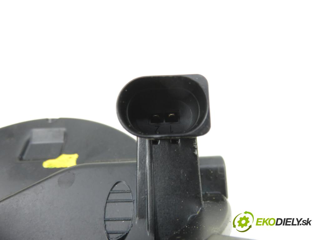 VW PASSAT B6 (3C2) SEDAN 2005 110,00 2.0 FSI - BLR 1984,00 klika dveří kufr 1K0827469D