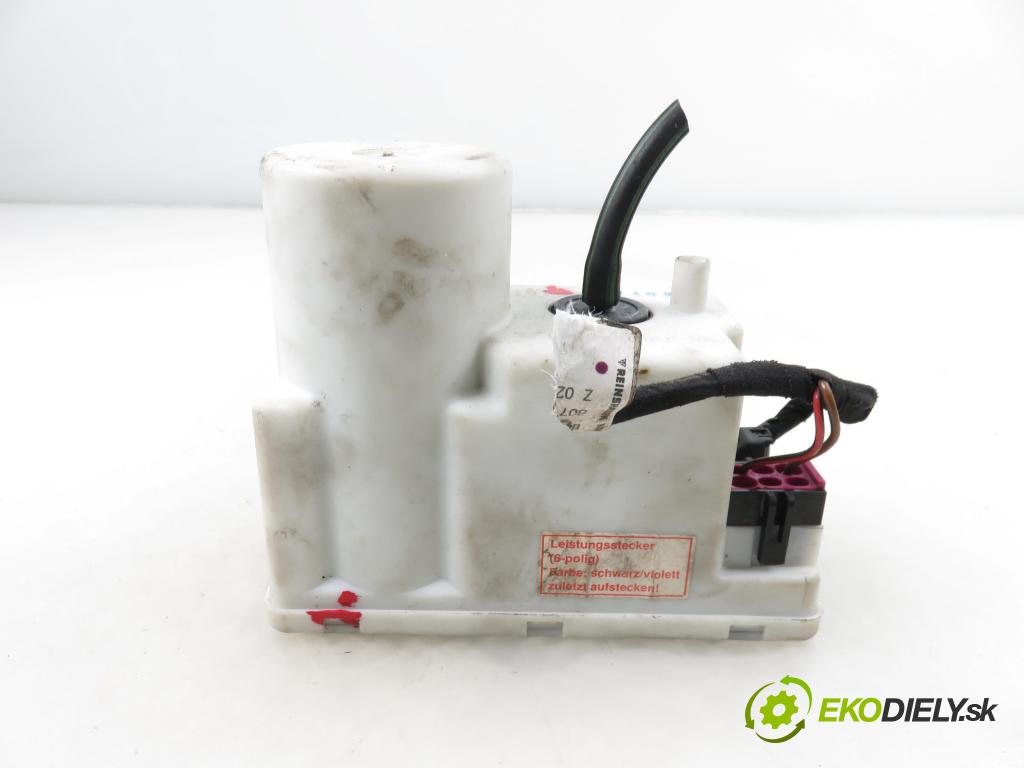 AUDI 80 (8C, B4) SEDAN 1992 66,00 1.9 TDI - 1Z 1896,00 pumpa zámku centrálneho 4A0862257H