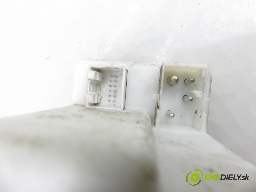 AUDI 80 (8C, B4) SEDAN 1992 66,00 1.9 TDI - 1Z 1896,00 motorek zámku centrálního 4A0862257H