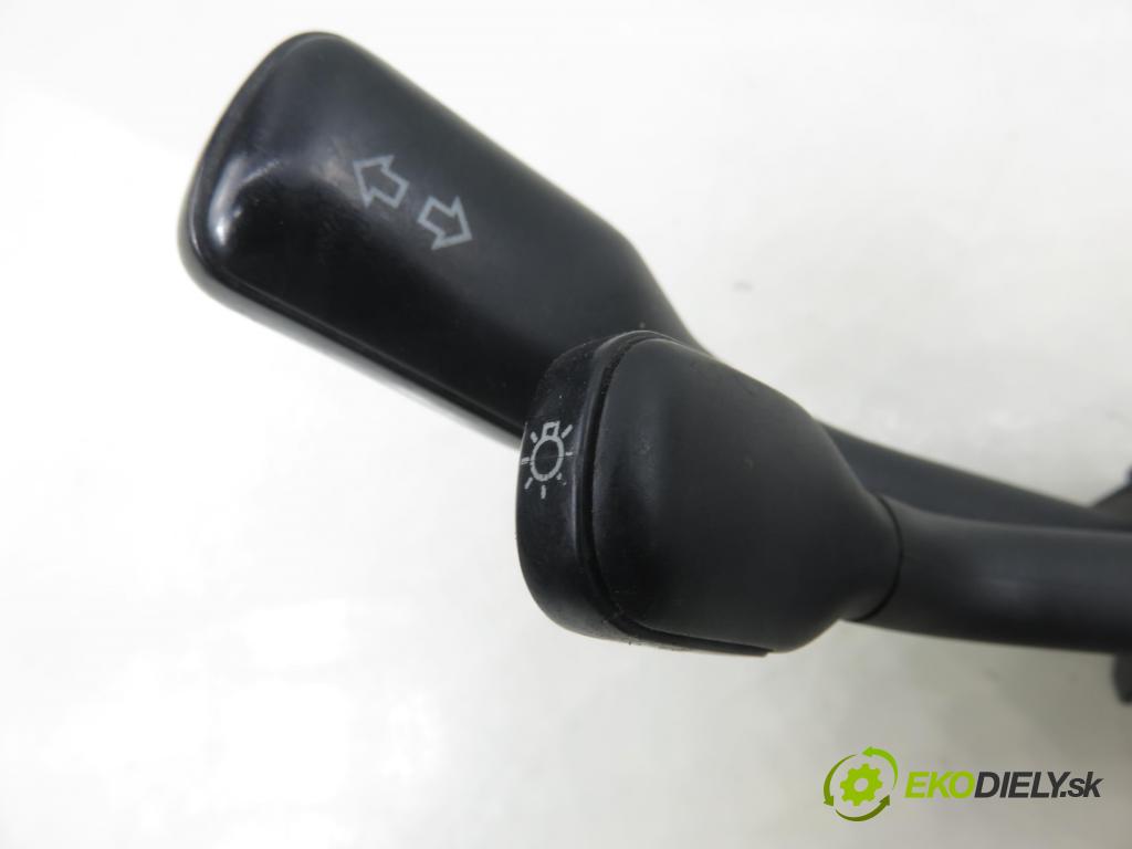 AUDI 80 (8C, B4) SEDAN 1992 66,00 1.9 TDI - 1Z 1896,00 páčka/prepínač 4A0953503