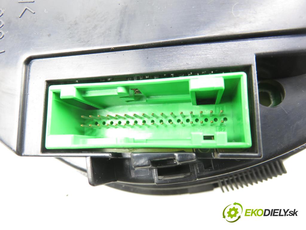 VW BORA (1J2) SEDAN 2000 66,00 1.9 TDI - AGR 1896,00 Prístrojovka elektrický 1J0919881D ; 0263611024