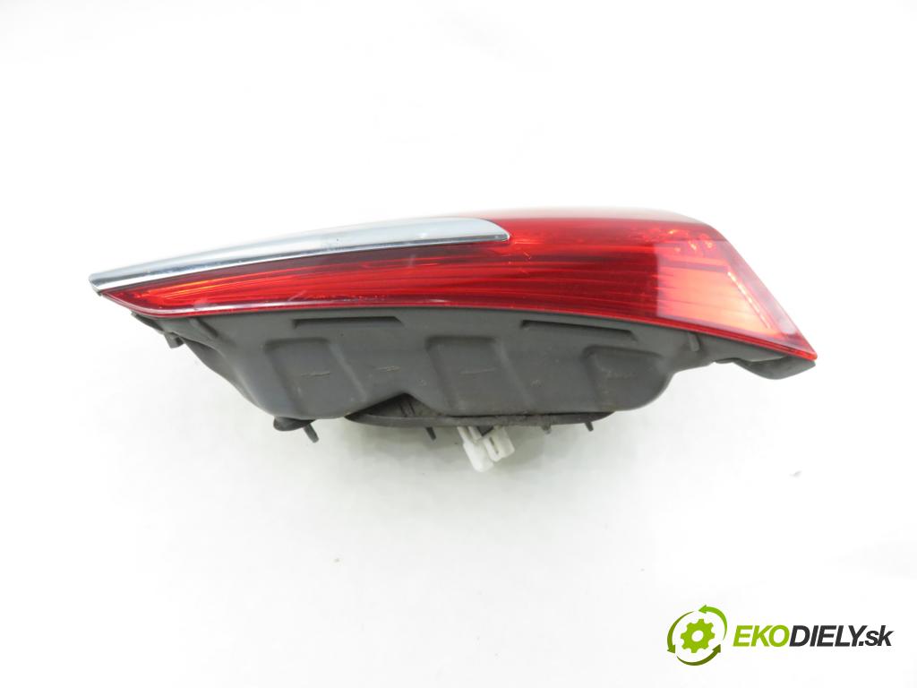 HYUNDAI i40 CW (VF) KOMBI 2012 100,00 1.7 CRDi 136 - D4FD 1685,00 světlo levé zadní kufr 924033Z000