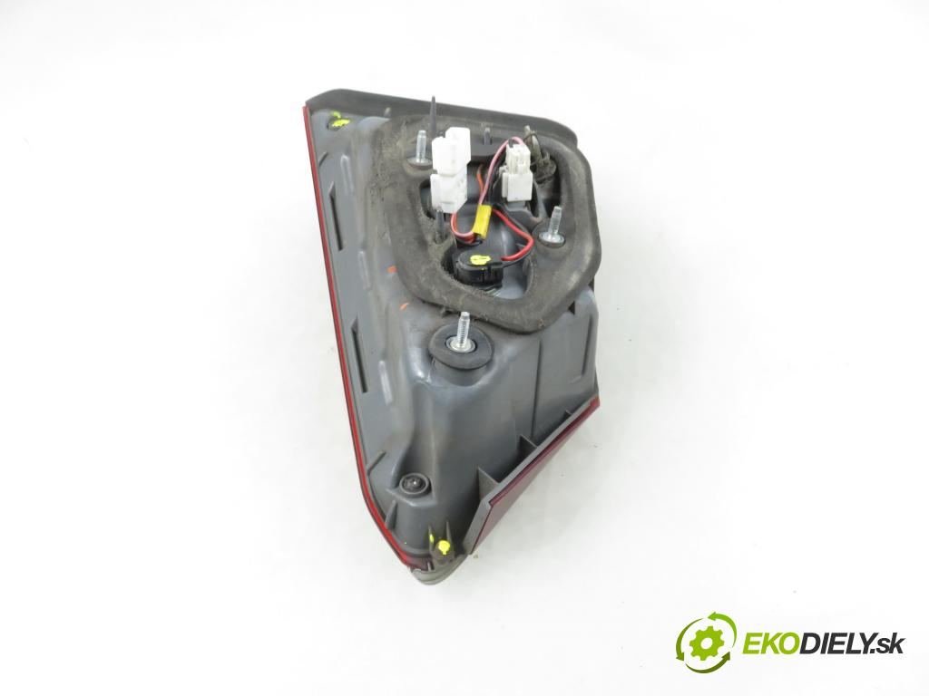 HYUNDAI i40 CW (VF) KOMBI 2012 100,00 1.7 CRDi 136 - D4FD 1685,00 světlo levé zadní kufr 924033Z000