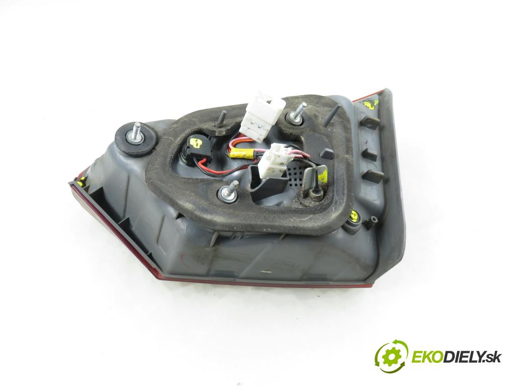 HYUNDAI i40 CW (VF) KOMBI 2012 100,00 1.7 CRDi 136 - D4FD 1685,00 světlo levé zadní kufr 924033Z000