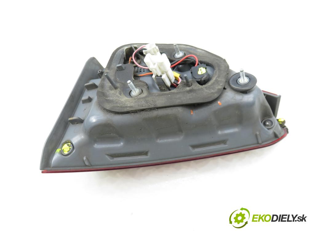 HYUNDAI i40 CW (VF) KOMBI 2012 100,00 1.7 CRDi 136 - D4FD 1685,00 světlo levé zadní kufr 924033Z000