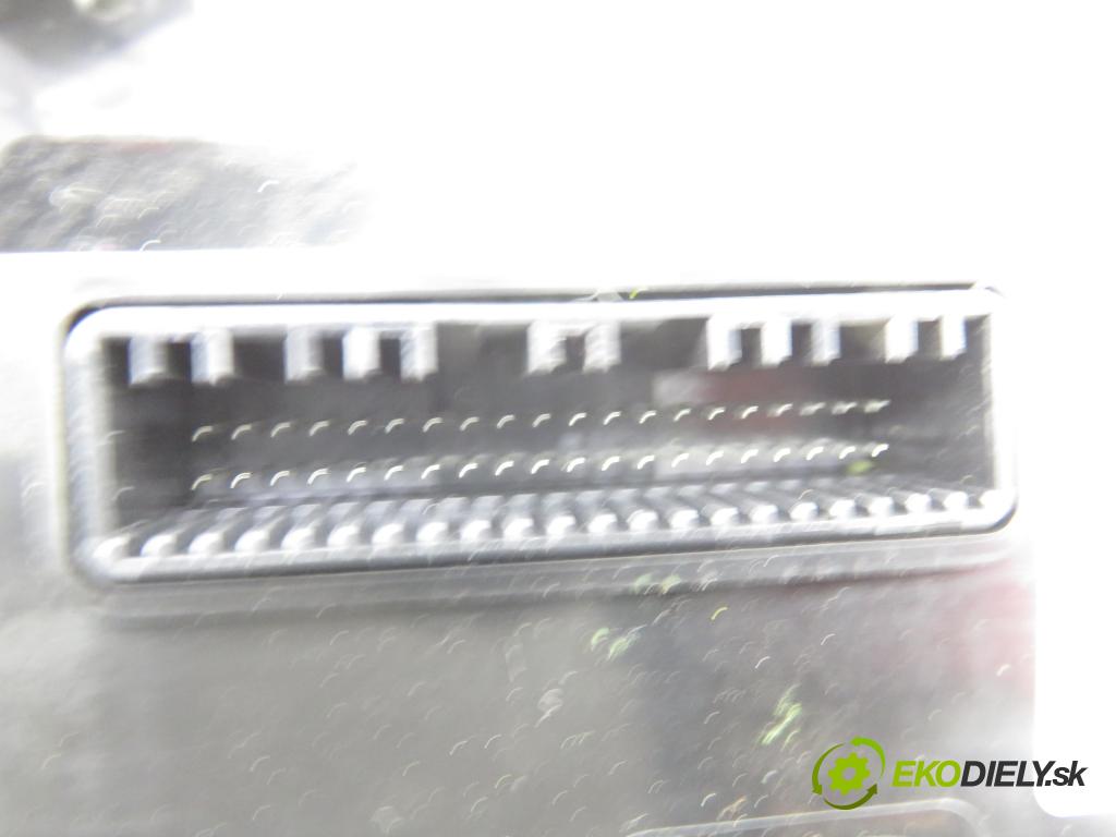 HYUNDAI i40 CW (VF) KOMBI 2012 100,00 1.7 CRDi 136 - D4FD 1685,00 Panel kúrenia KLIMATRONIK 972503Z660