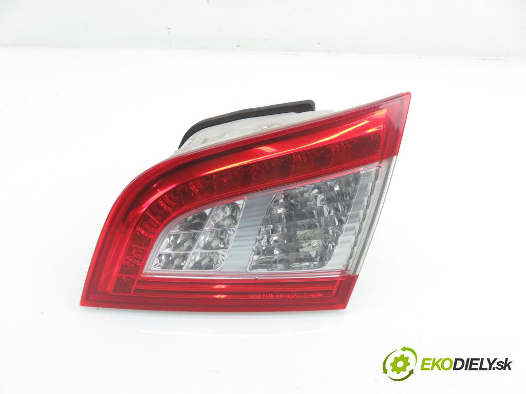 PEUGEOT 508 SW I (8E_) KOMBI 2011 115,00 1.6 THP - 5FV (EP6CDT) 1598,00 světlo pravé zadní kufr 