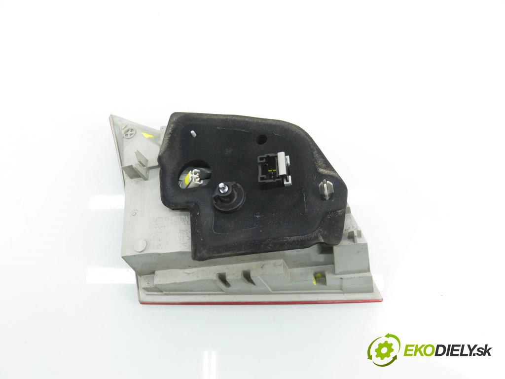 PEUGEOT 508 SW I (8E_) KOMBI 2011 115,00 1.6 THP - 5FV (EP6CDT) 1598,00 světlo pravé zadní kufr